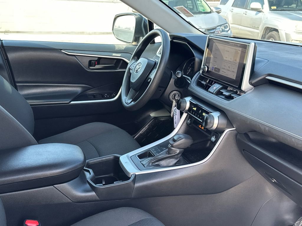 Used 2024 Toyota RAV4 LE image 9