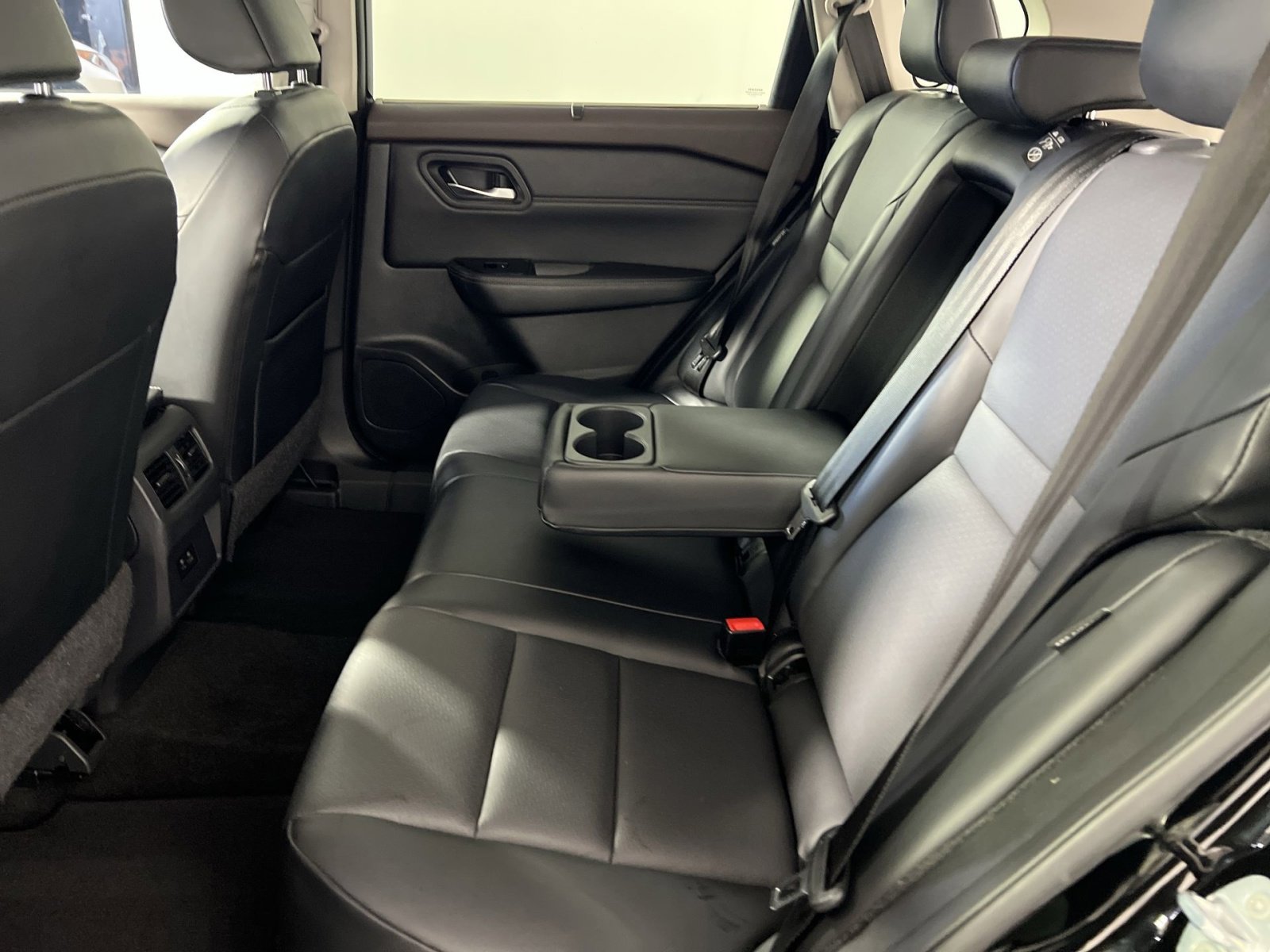 Used 2023 Nissan Rogue SV w/ SV Premium Package image 24