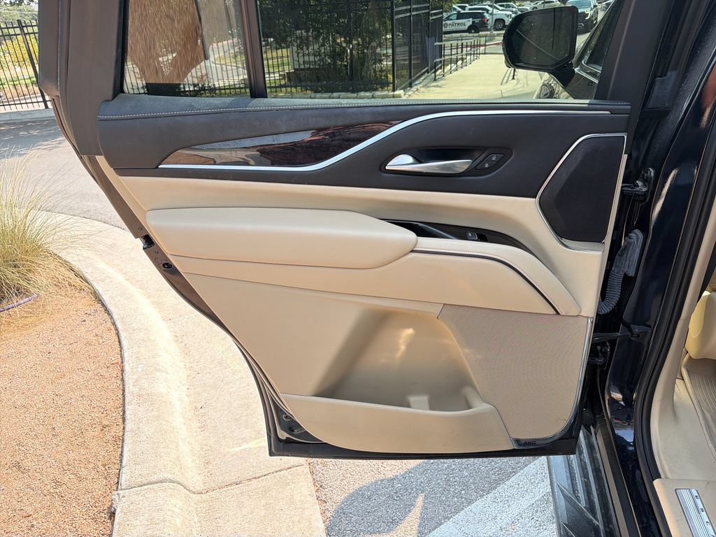 Certified 2023 Cadillac Escalade Premium Luxury AWD/4WD image 38