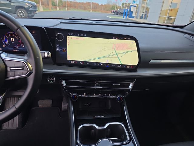 Used 2025 Chevrolet Traverse LT image 17