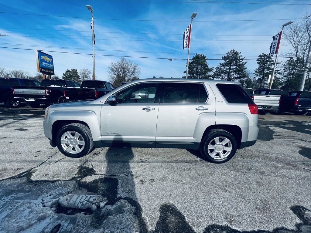 Used 2013 GMC Terrain SLE w/ LPO, Chrome Package image 2