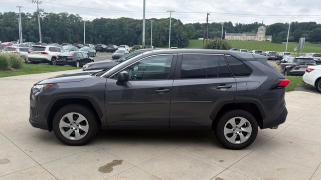 Used 2024 Toyota RAV4 LE AWD/4WD image 4