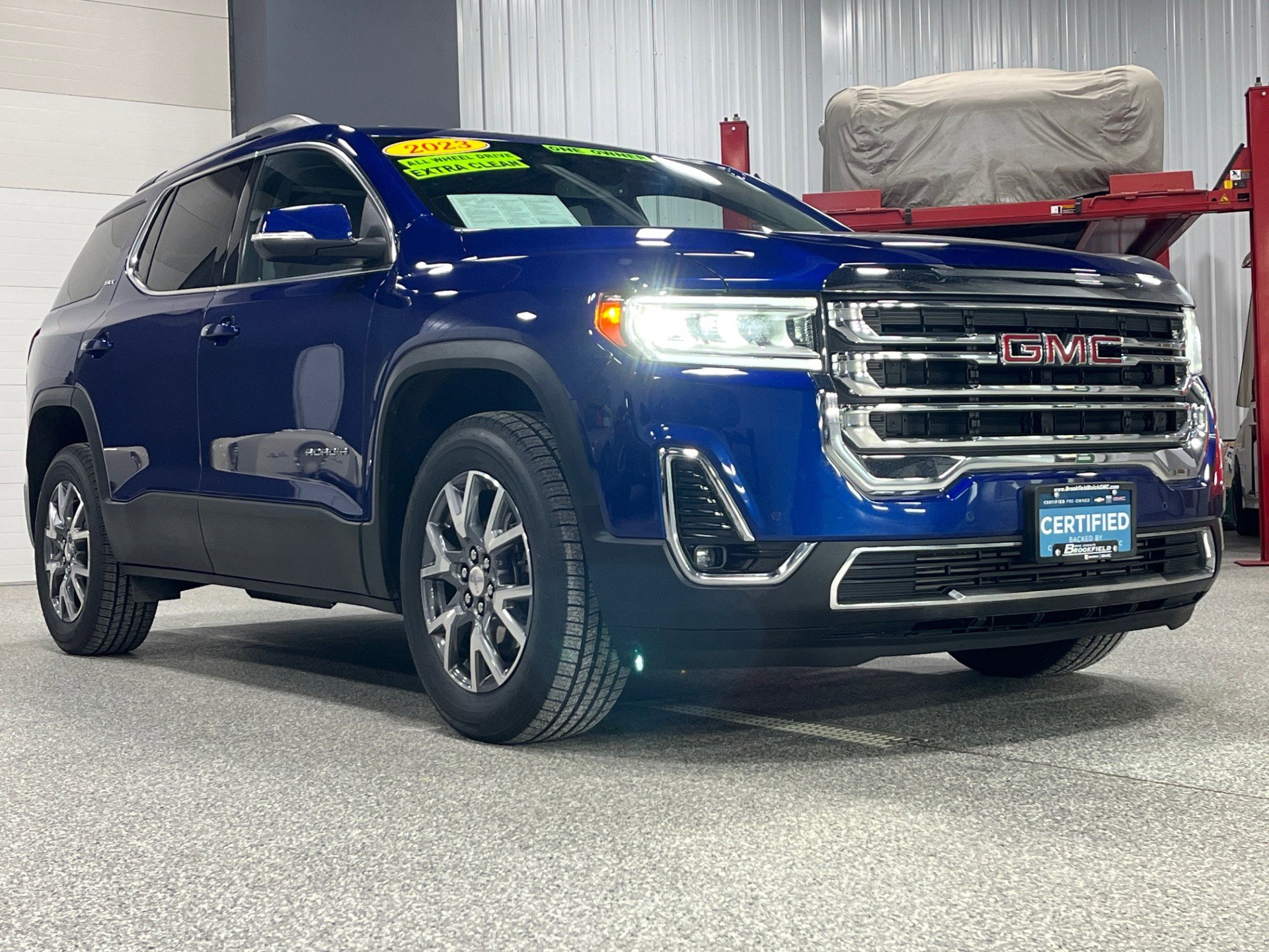 Certified 2023 GMC Acadia SLT w/ Preferred Package image 7