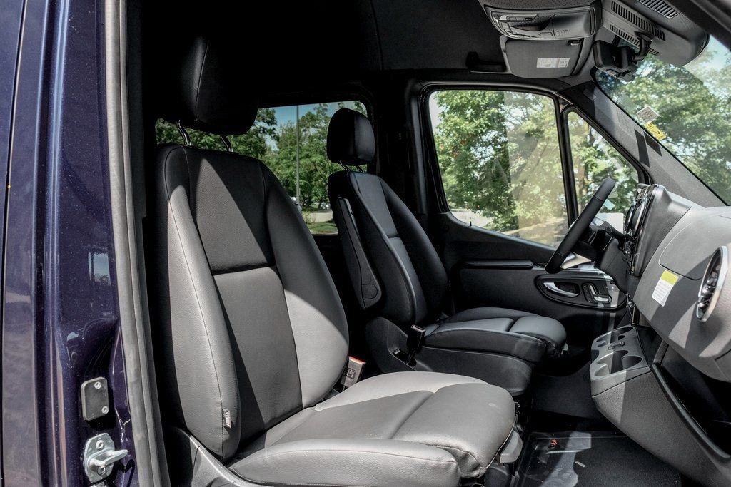 Used 2025 Mercedes-Benz Sprinter 2500 image 25