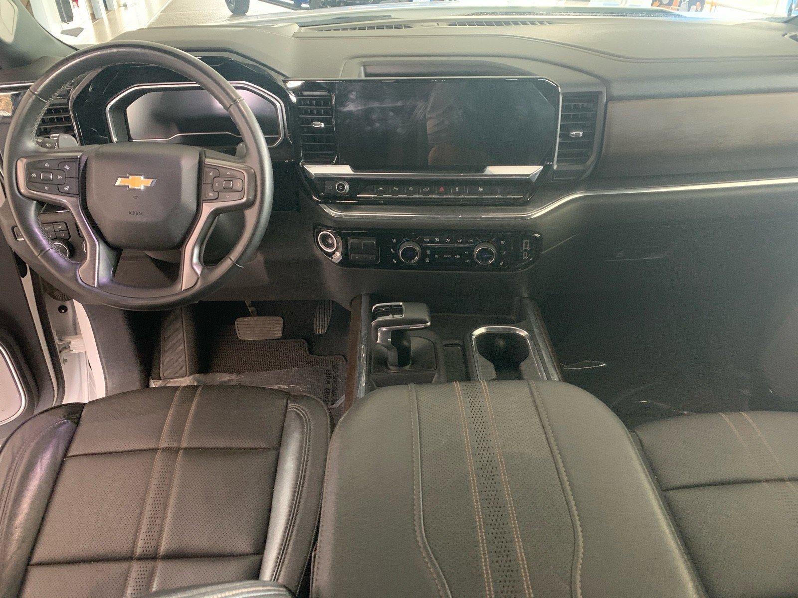 Used 2024 Chevrolet Silverado 1500 High Country image 16