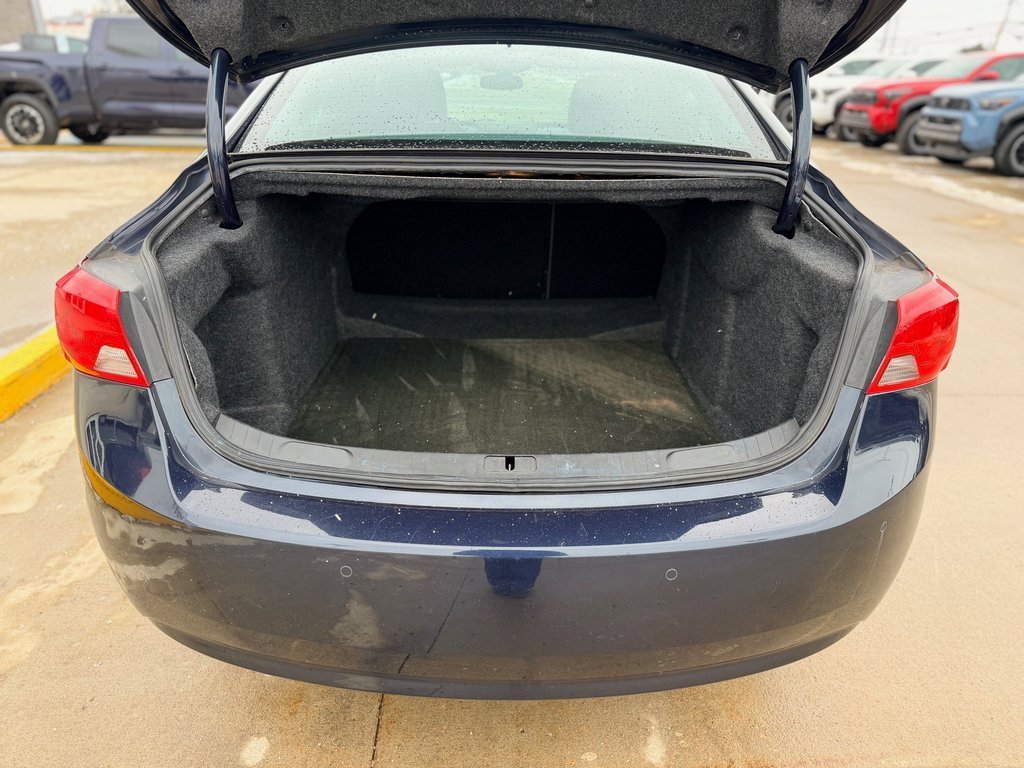 Used 2017 Chevrolet Impala LT w/ Convenience Package image 21