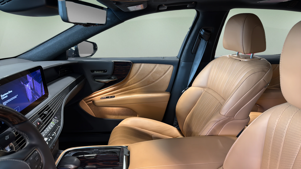 Used 2023 Lexus LS 500 AWD w/ Luxury Package image 13