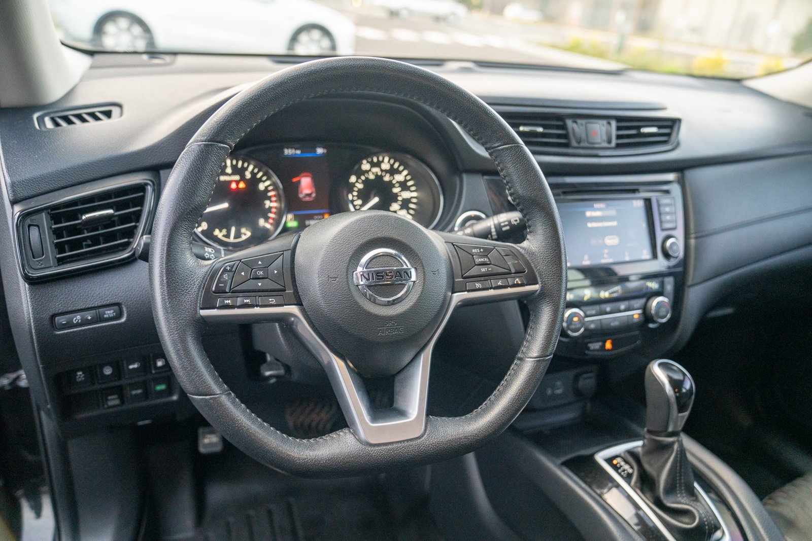 Used 2019 Nissan Rogue SV image 12