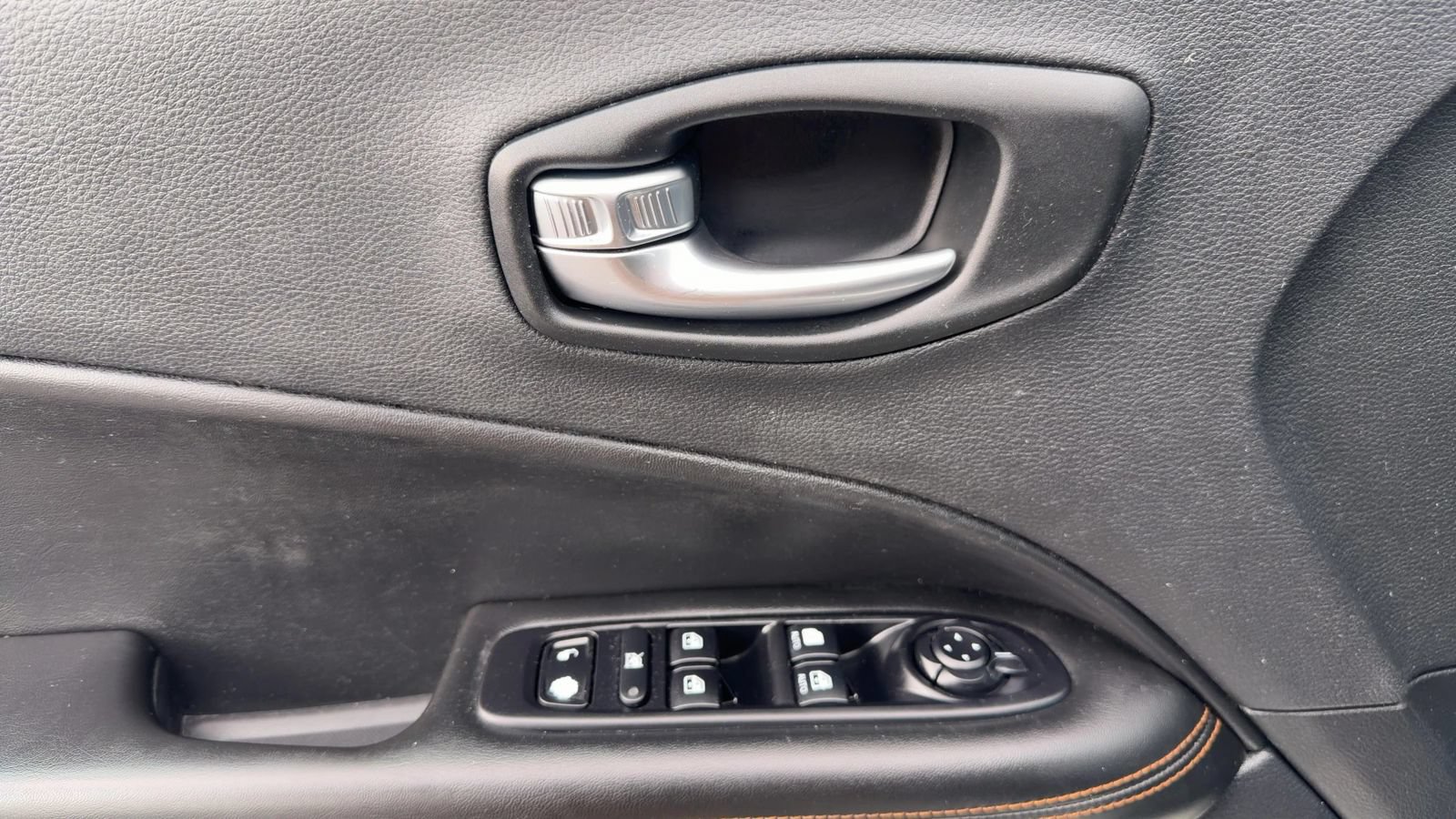 Used 2021 Jeep Compass Limited FWD image 14