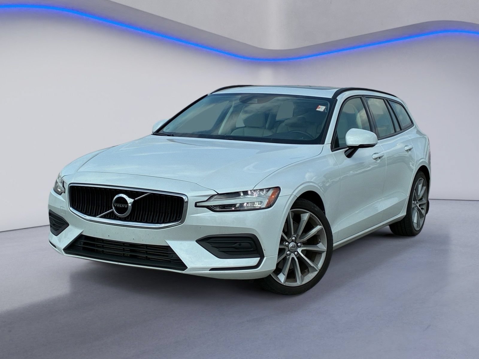 Used 2020 Volvo V60 T5 Momentum w/ Premium Package FWD image 2