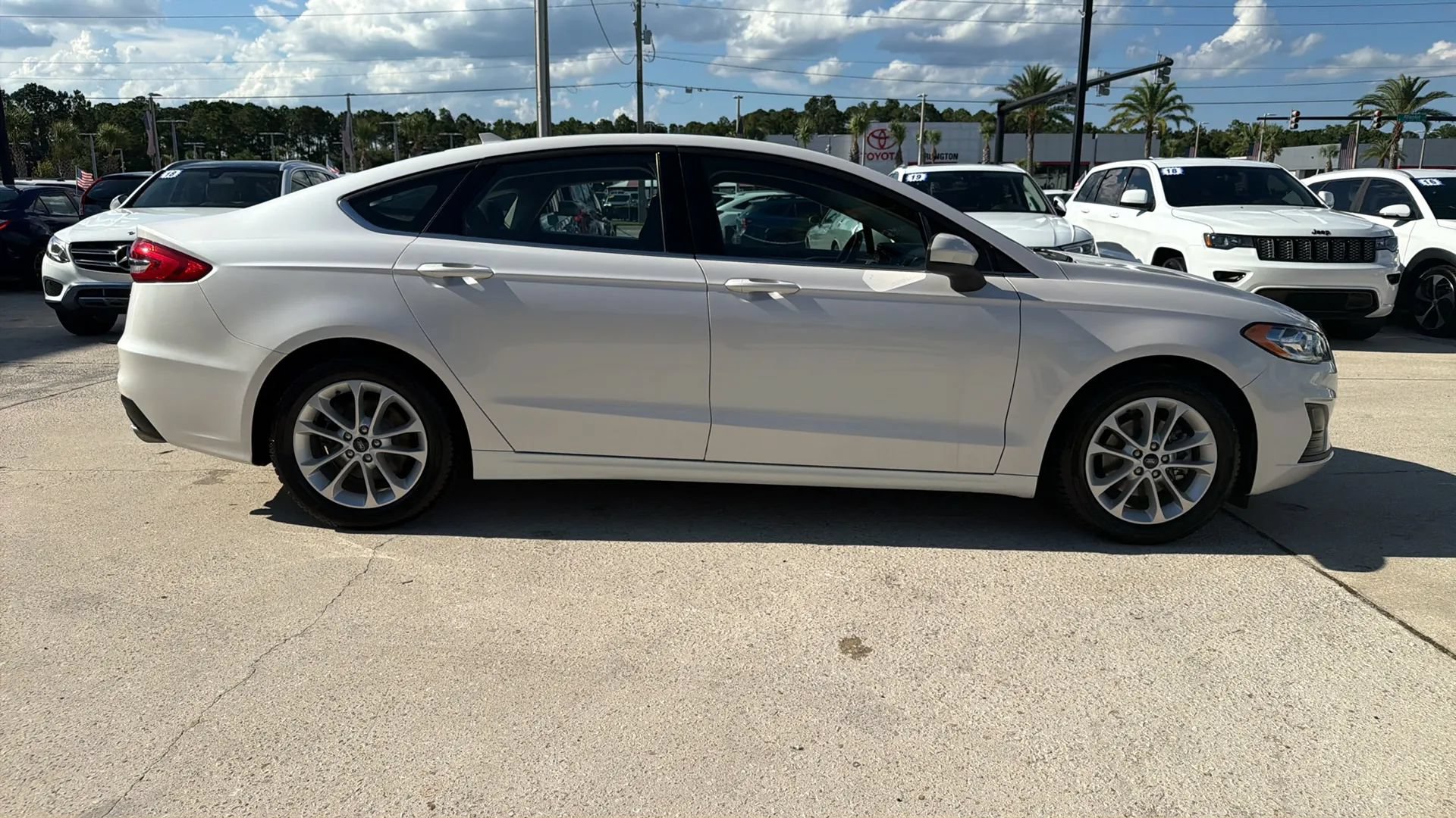 Used 2020 Ford Fusion SE FWD image 6