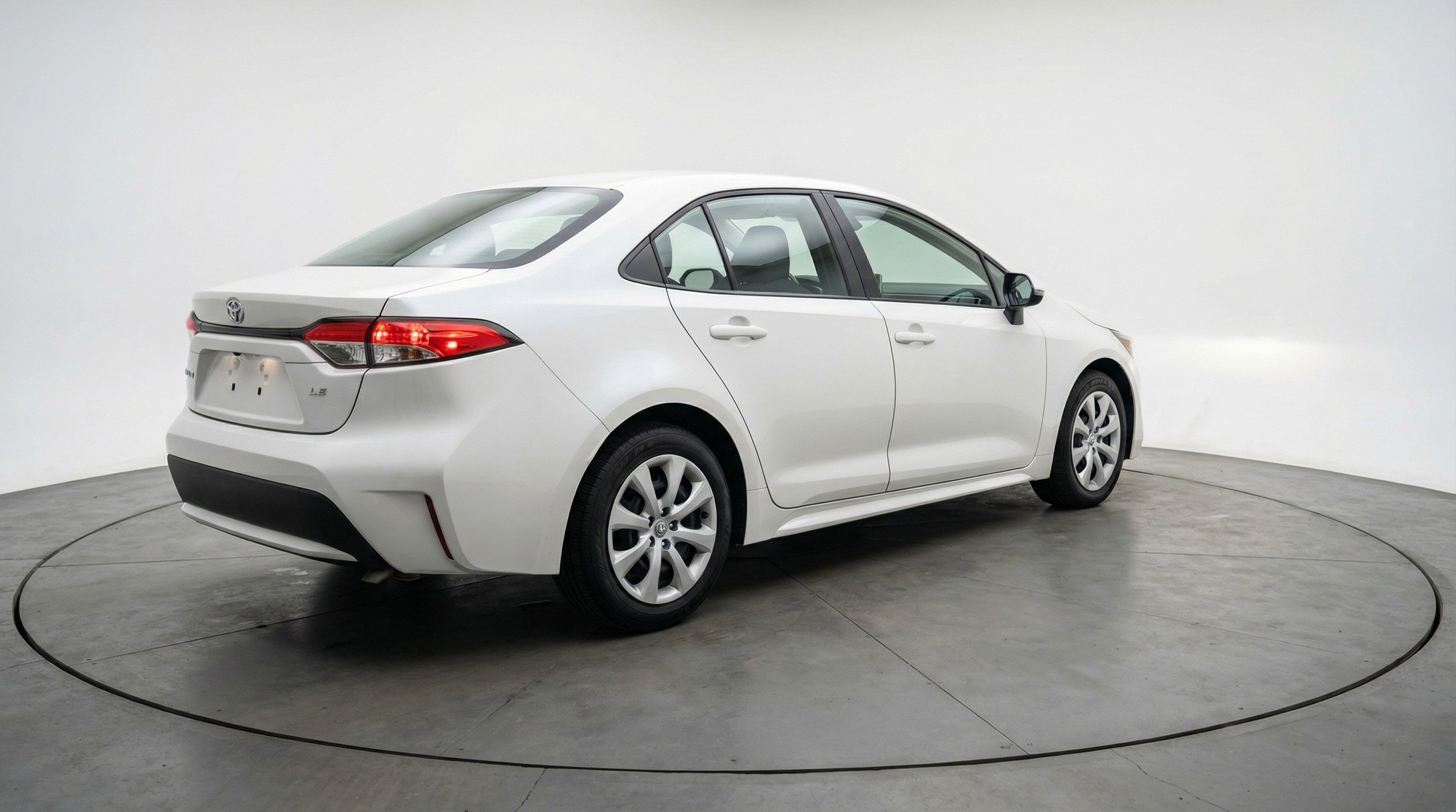 Used 2025 Toyota Corolla LE FWD image 9