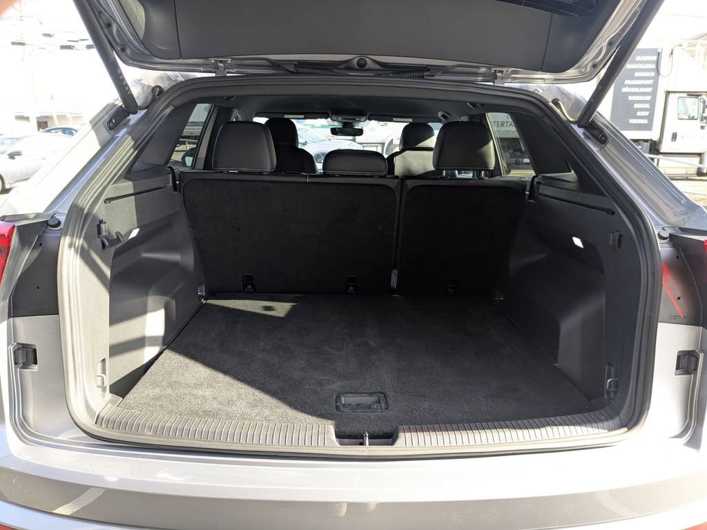 Used 2025 Volkswagen Atlas Cross Sport SE image 28