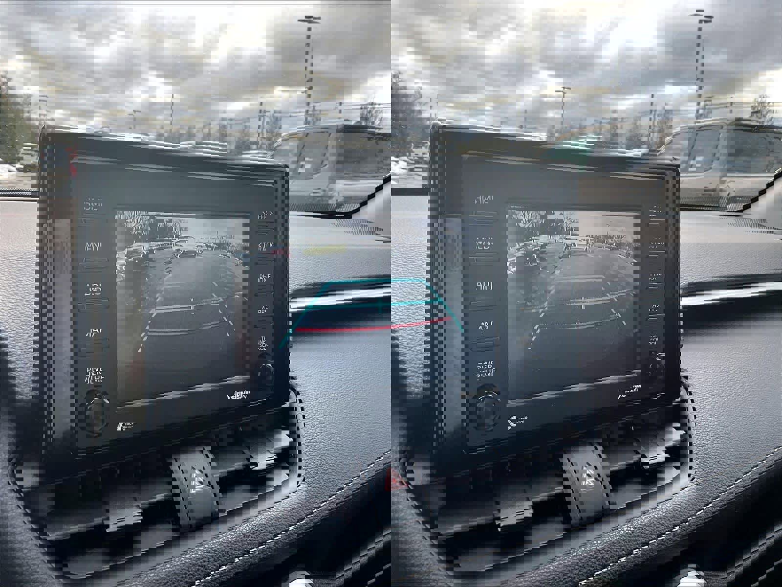 Used 2022 Toyota RAV4 LE image 19