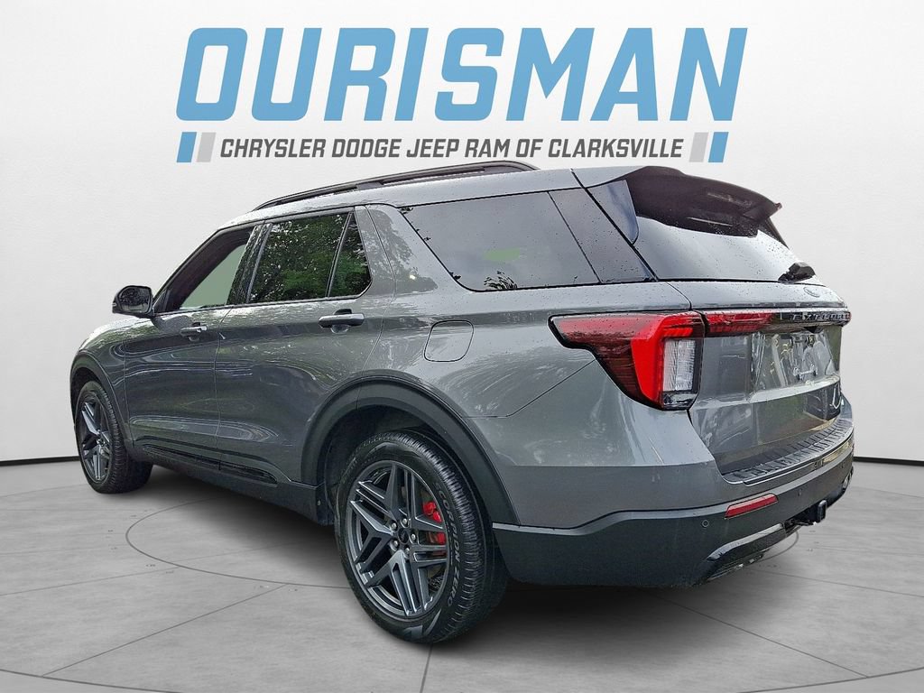 Used 2025 Ford Explorer ST-Line w/ ST-Line Street Pack AWD/4WD image 4