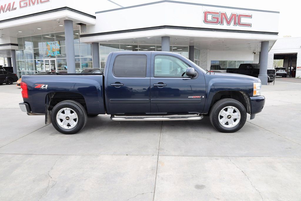 Used 2007 Chevrolet Silverado 1500 LTZ w/ Max Trailering Pack image 7