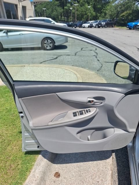 Used 2013 Toyota Corolla LE FWD image 9