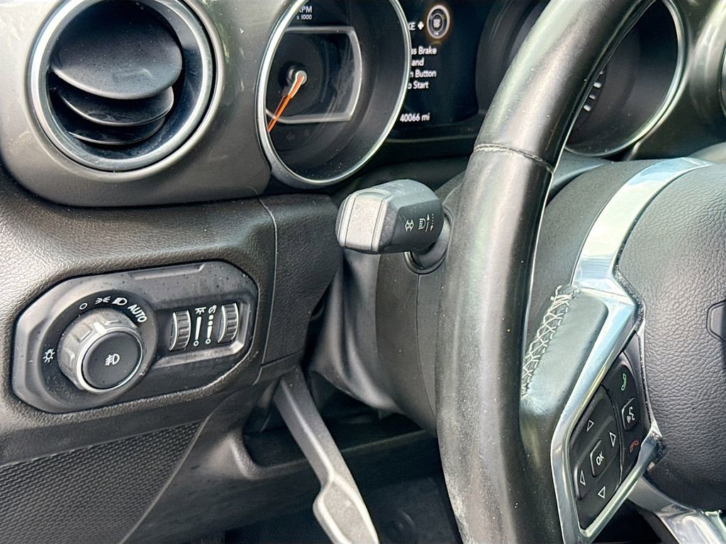 Used 2022 Jeep Wrangler Unlimited Sahara w/ LED Lighting Group AWD/4WD image 11