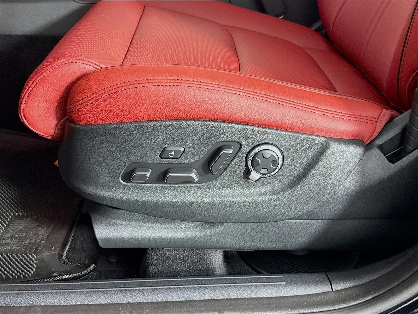 New 2026 Genesis GV70 2.5T Sport Prestige w/ G1 Accessory Package image 22