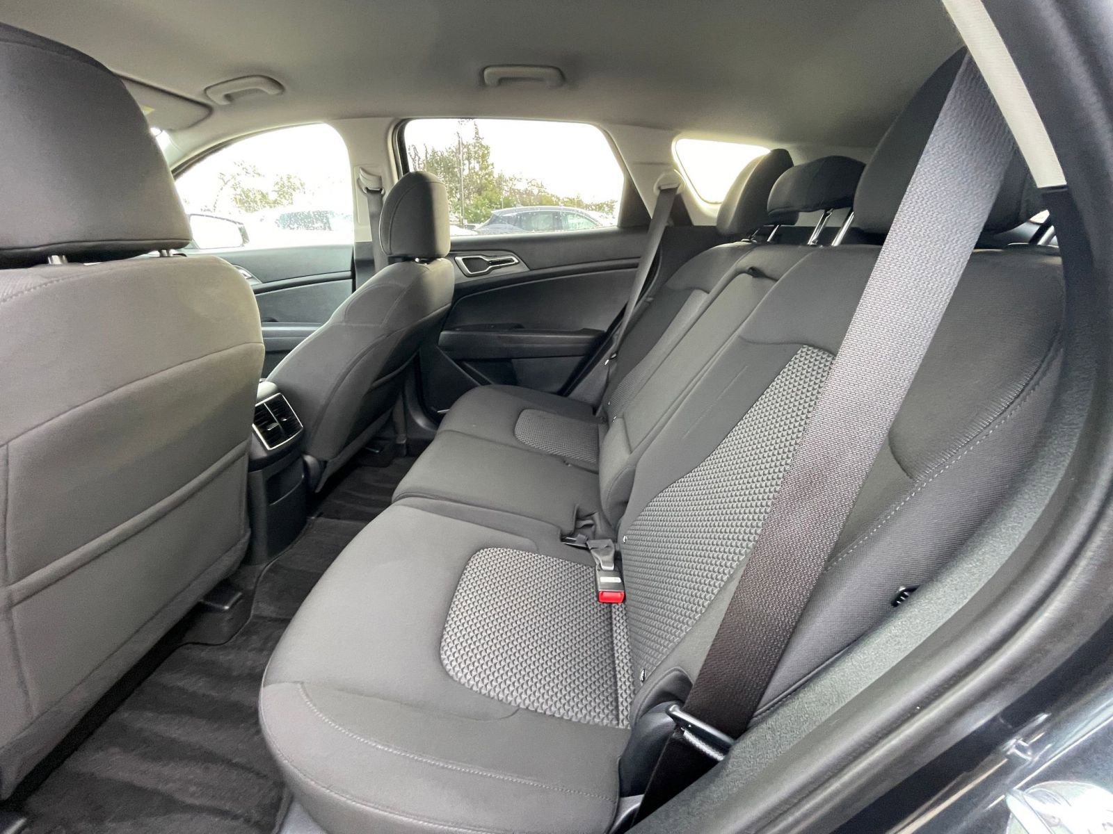 Used 2025 Kia Sportage LX image 24