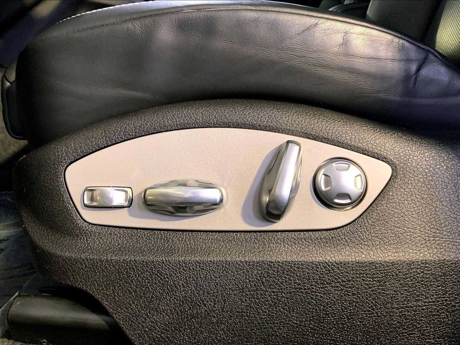Certified 2024 Porsche Macan S AWD/4WD image 39