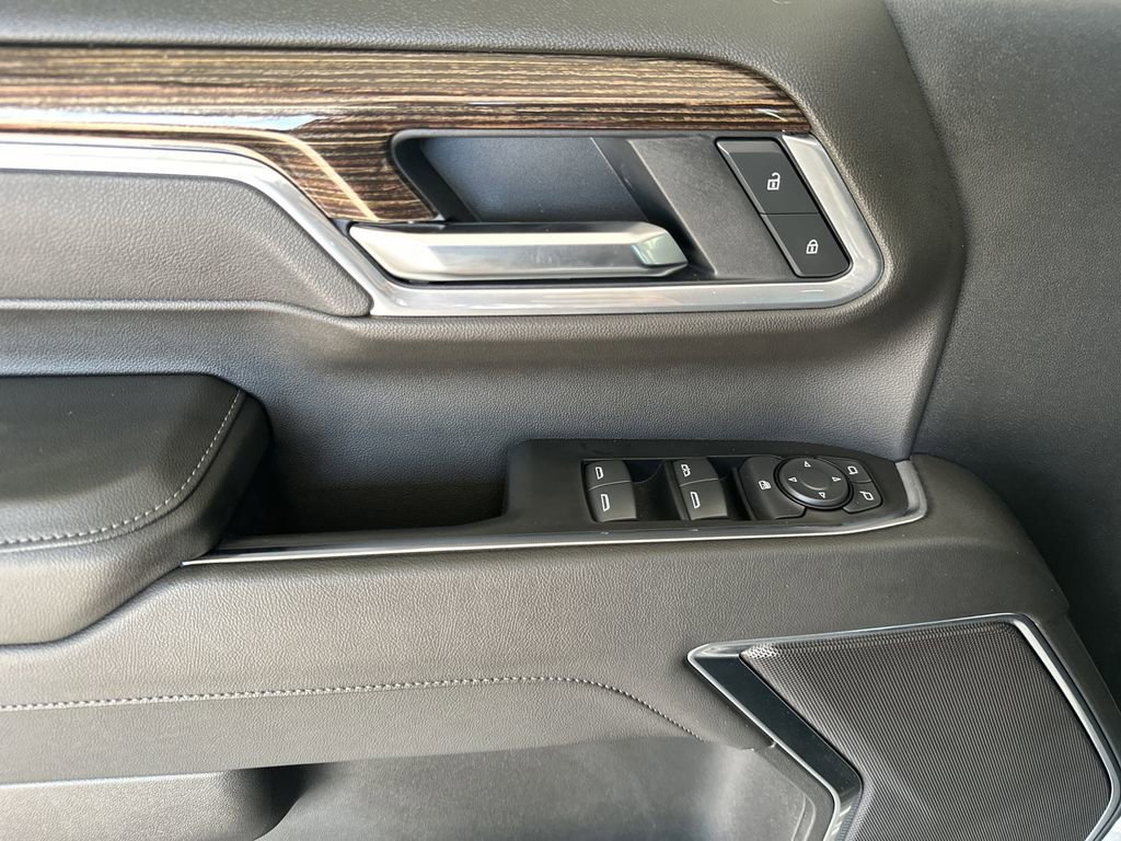 Used 2025 GMC Sierra 2500 SLE image 12