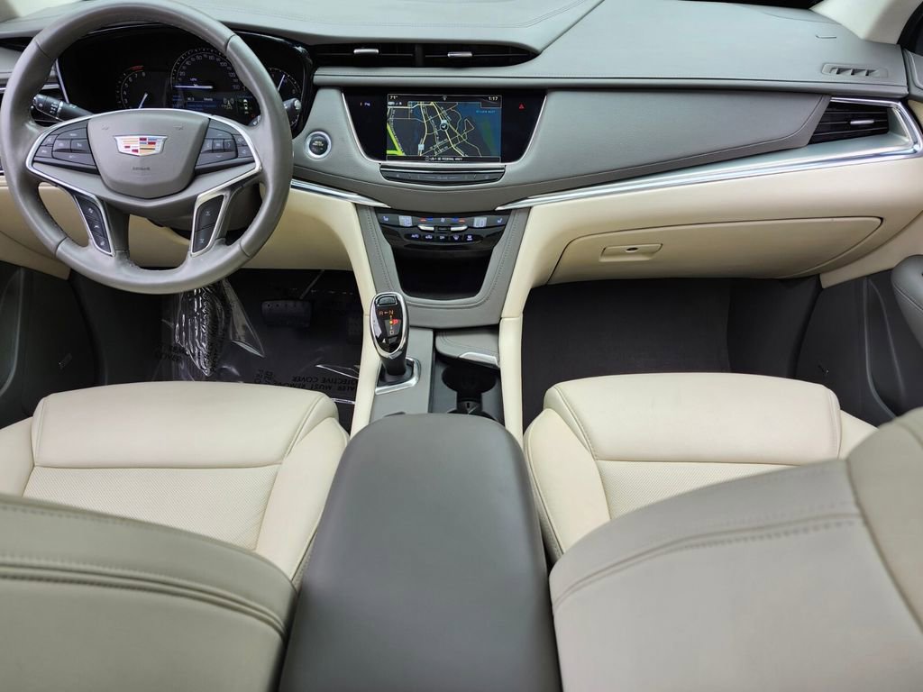 Used 2018 Cadillac XT5 Luxury w/ Driver Awareness Package image 9