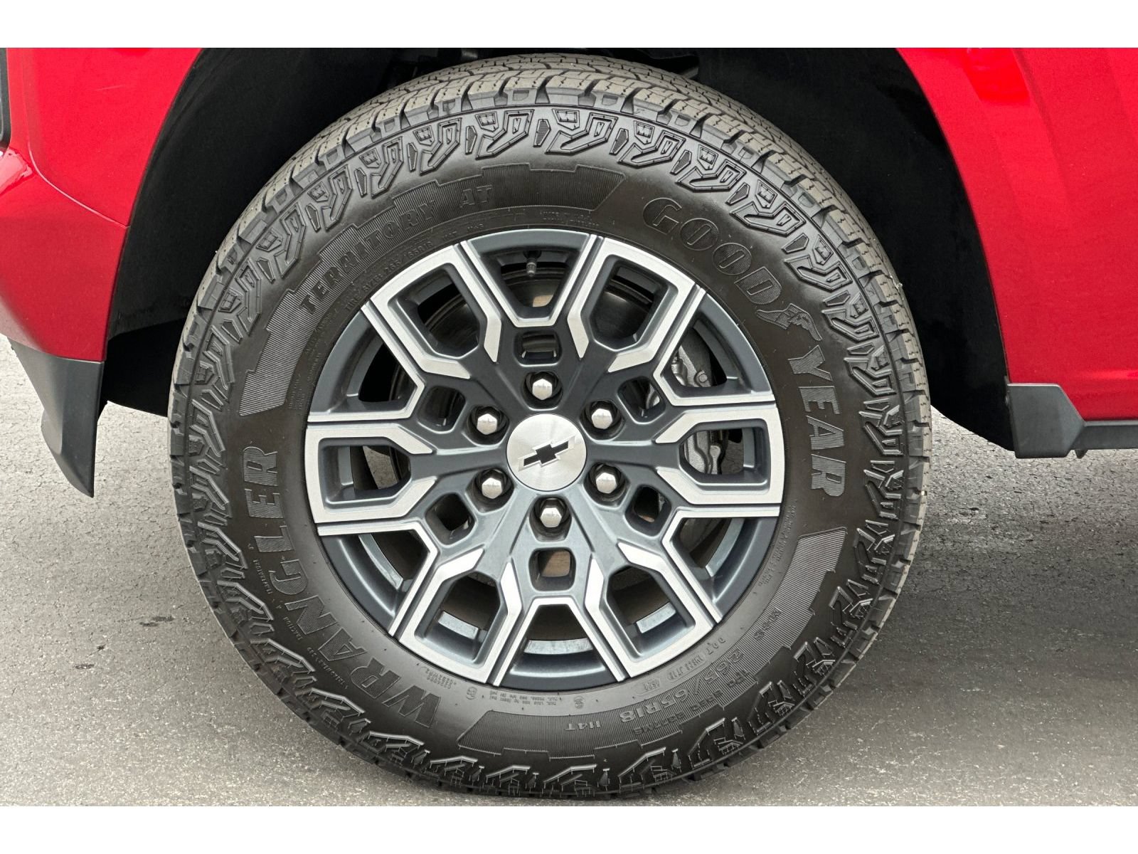 Used 2025 Chevrolet Colorado Z71 AWD/4WD image 33