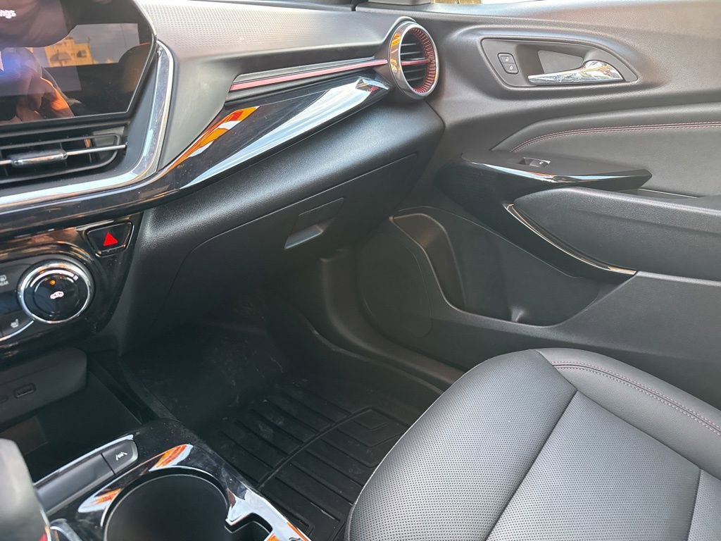 Used 2025 Chevrolet Trax RS w/ Driver Confidence Package image 31