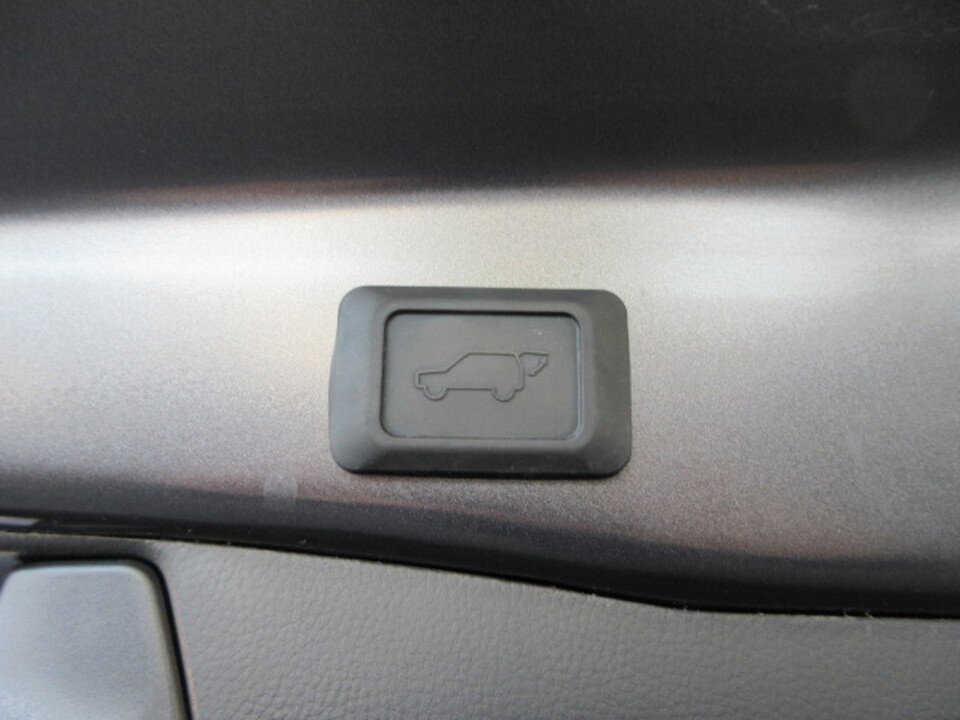 Used 2025 Toyota RAV4 XLE Premium image 35