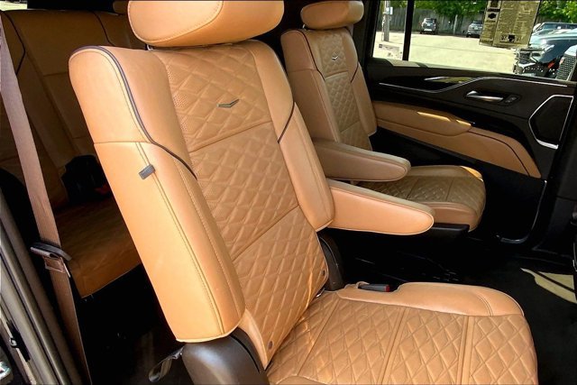 Used 2022 Cadillac Escalade ESV Premium Luxury w/ Performance Package AWD/4WD image 27
