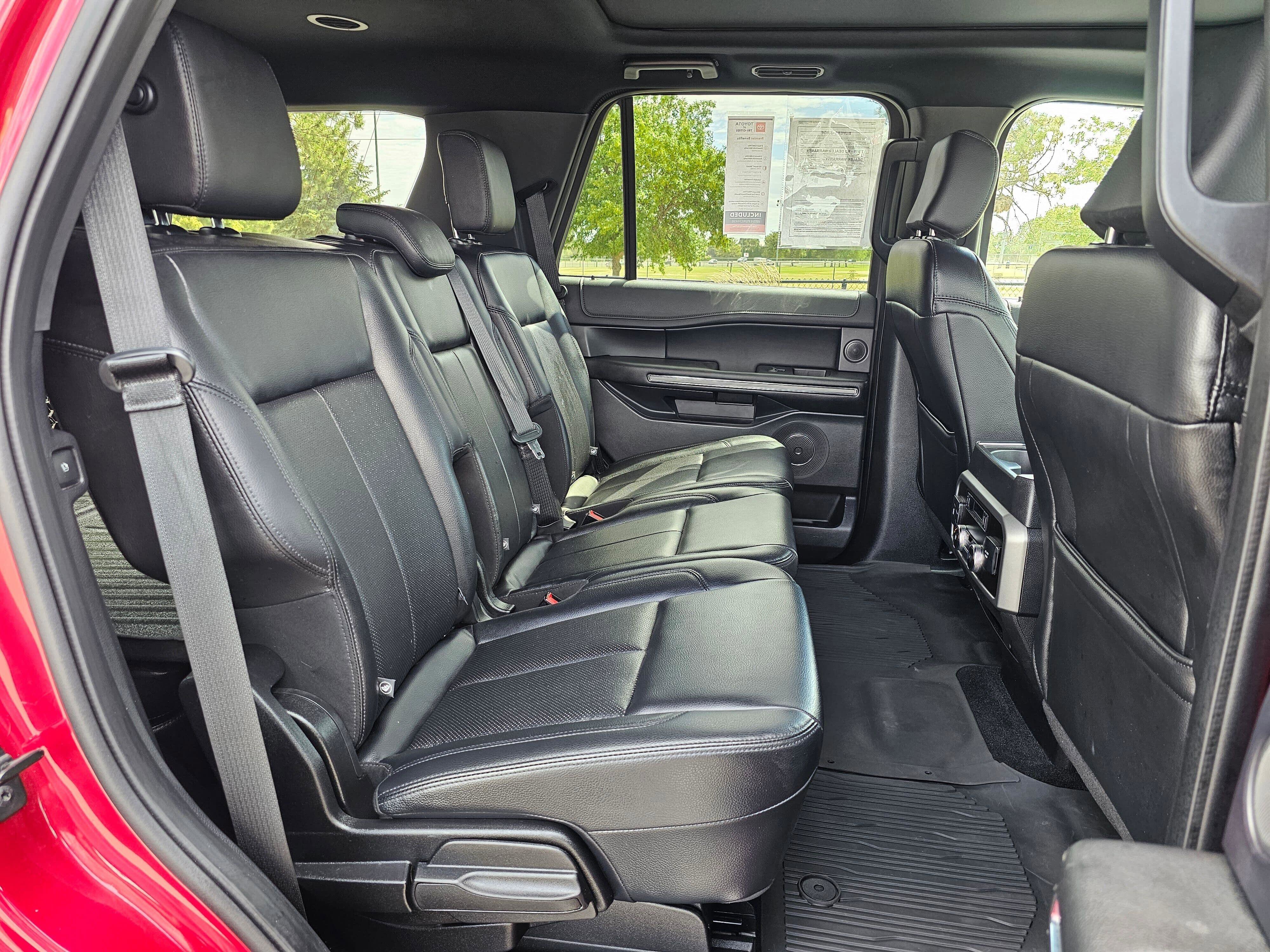 Used 2019 Ford Expedition XLT w/ Equipment Group 202A AWD/4WD image 12