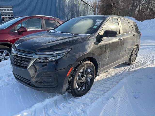 Used 2024 Chevrolet Equinox LS w/ LS Convenience Package image 2
