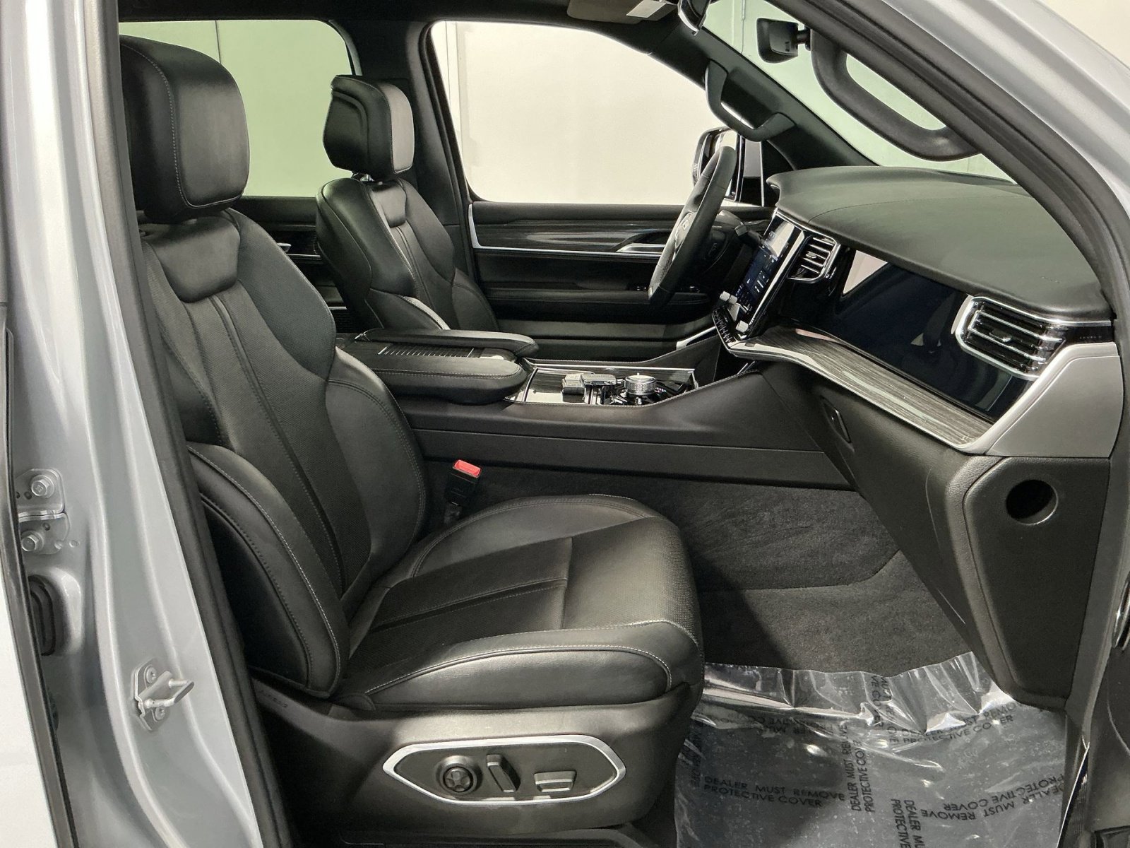 Used 2022 Jeep Wagoneer Series III w/ Premium Group I image 35