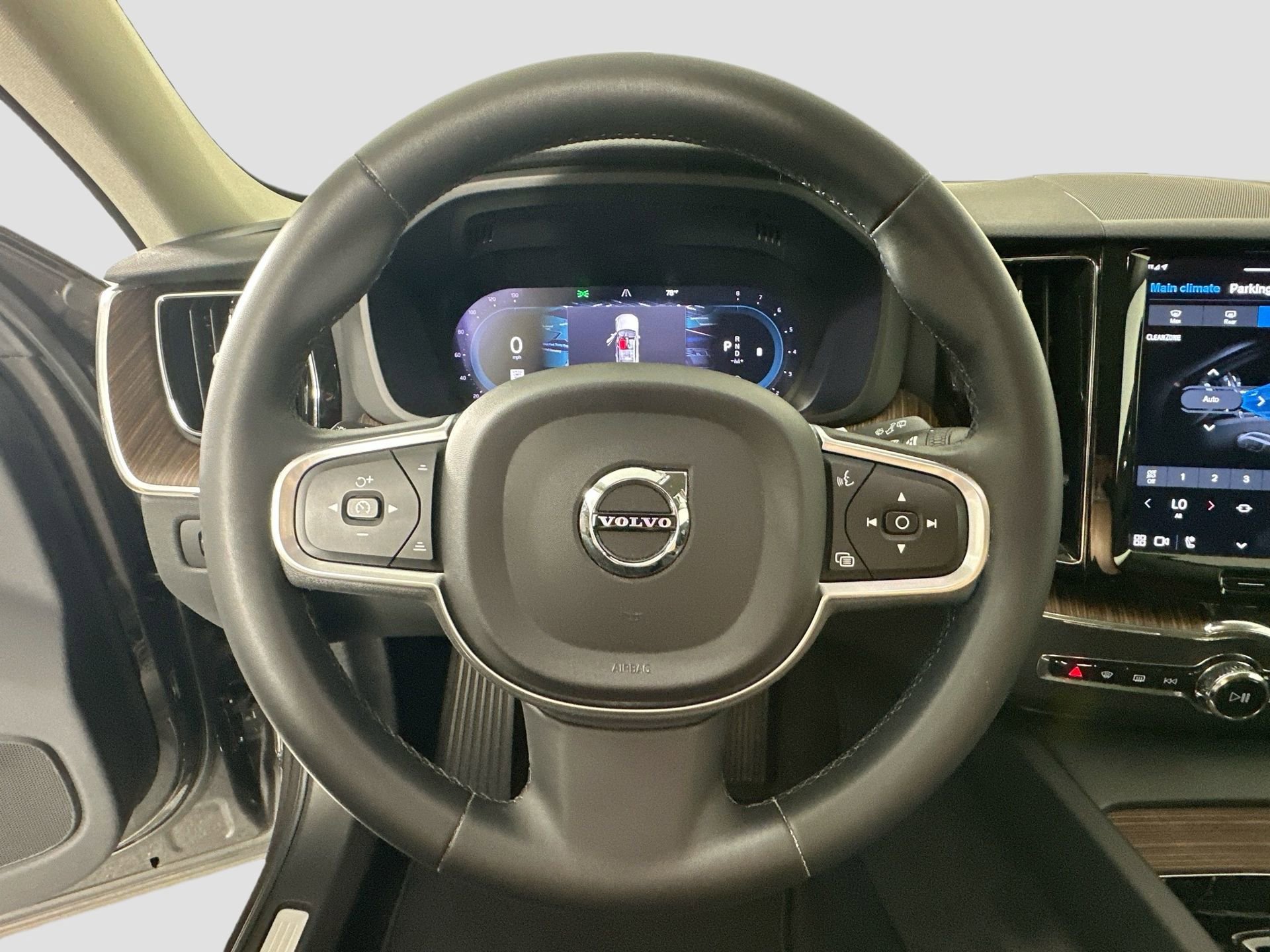 Certified 2022 Volvo XC60 B5 Momentum w/ Advanced Package image 12