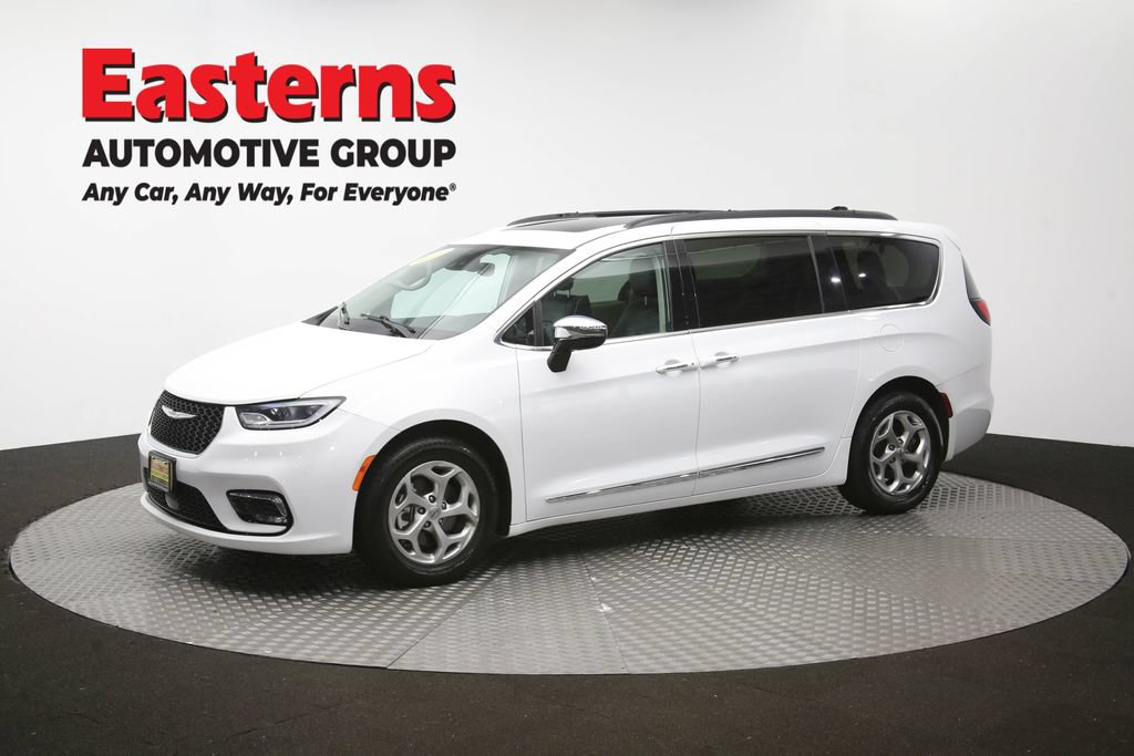 Used 2023 Chrysler Pacifica Limited FWD image 60