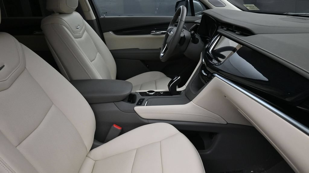 Certified 2024 Cadillac XT6 Premium Luxury FWD image 2