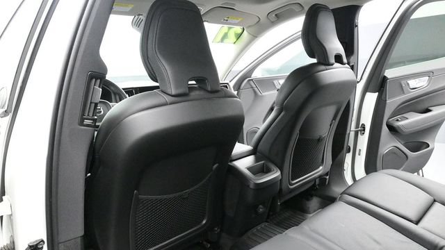 Used 2021 Volvo XC60 T6 Momentum AWD/4WD image 23