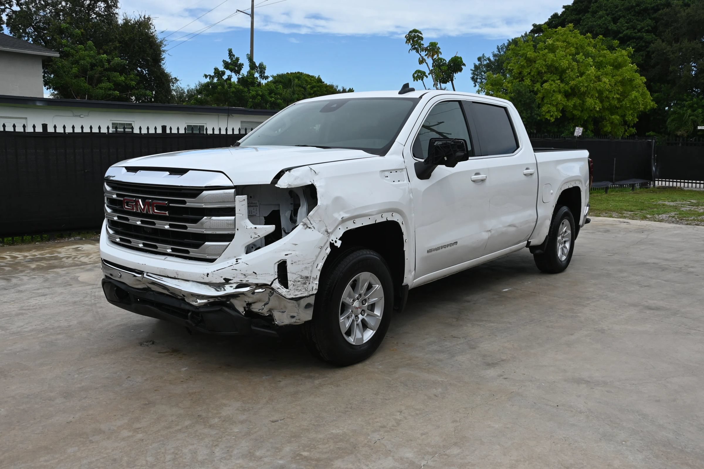Used 2024 GMC Sierra 1500 SLE w/ Preferred Package RWD image 2