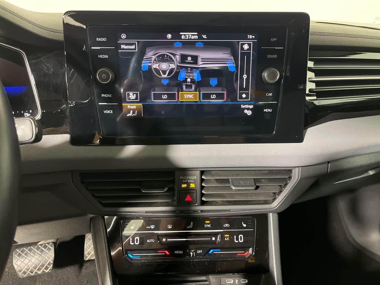 Used 2025 Volkswagen Jetta SE FWD image 21