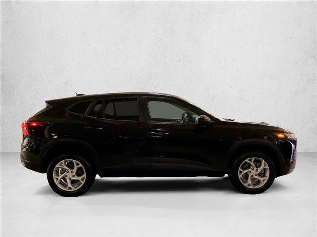 Used 2024 Chevrolet Trax LS w/ LS Convenience Package FWD image 5