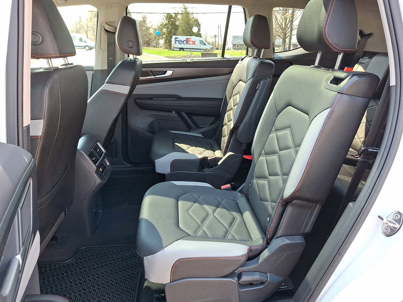 Used 2025 Volkswagen Atlas Peak Edition SE AWD/4WD image 8