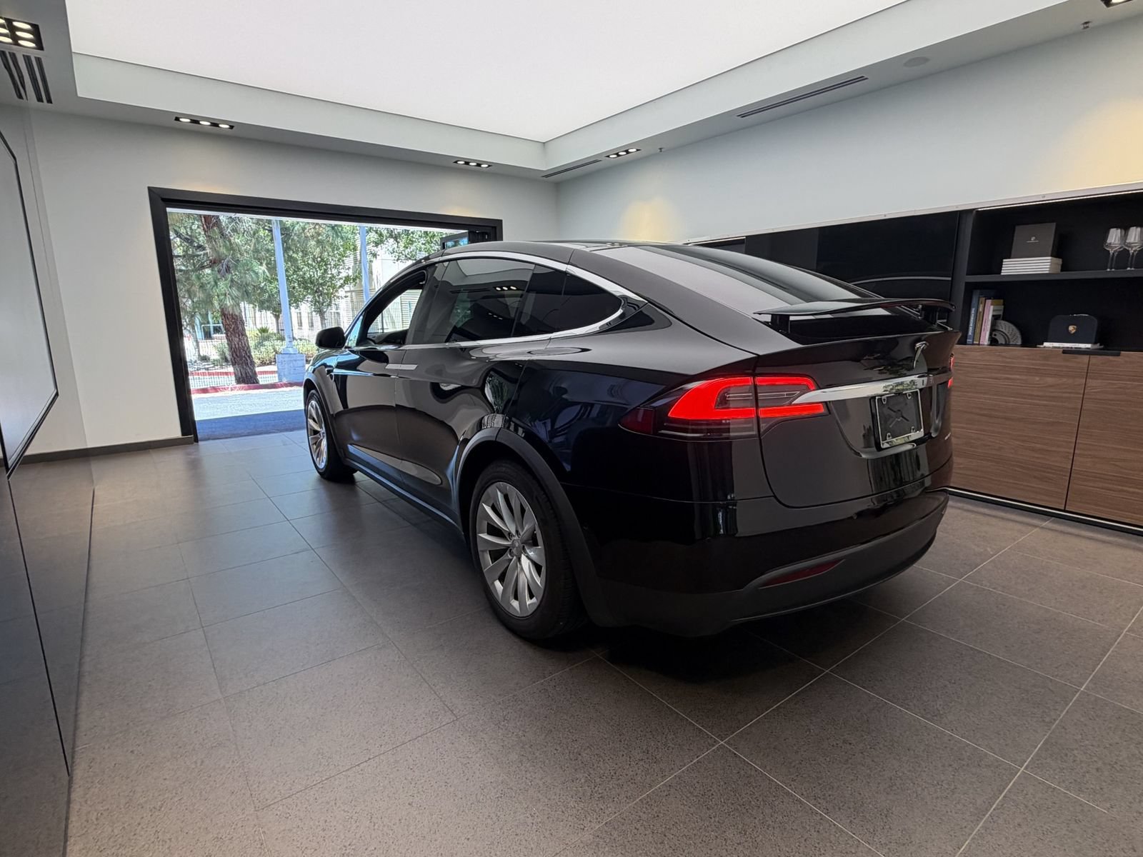 Used 2021 Tesla Model X Long Range AWD/4WD image 3