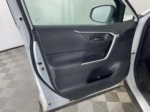 Used 2022 Toyota RAV4 LE AWD/4WD image 11