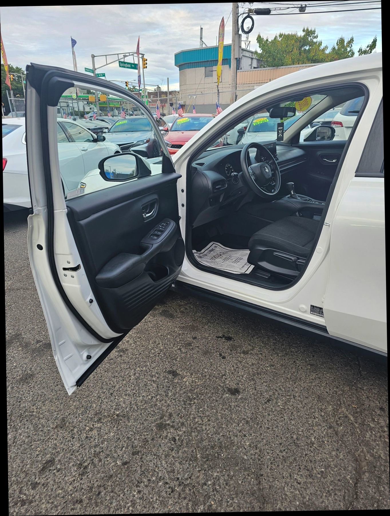 Used 2023 Honda HR-V LX image 7