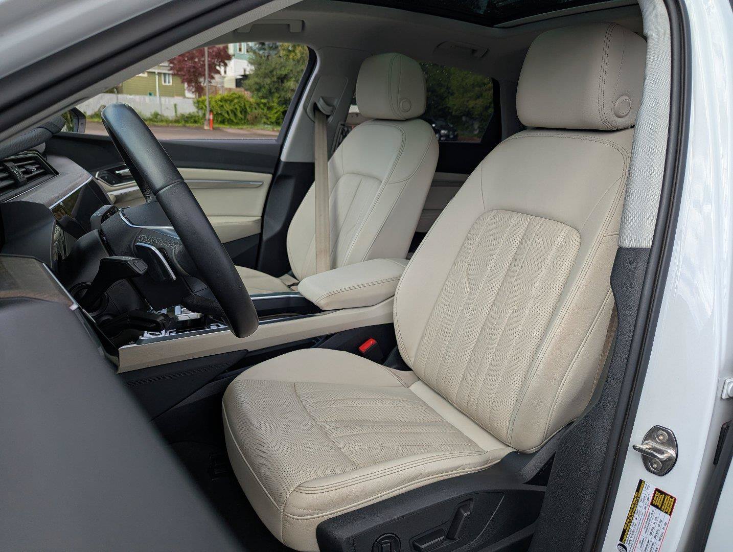 Used 2024 Audi Q8 e-tron Premium Plus w/ Premium Plus Package AWD/4WD image 30