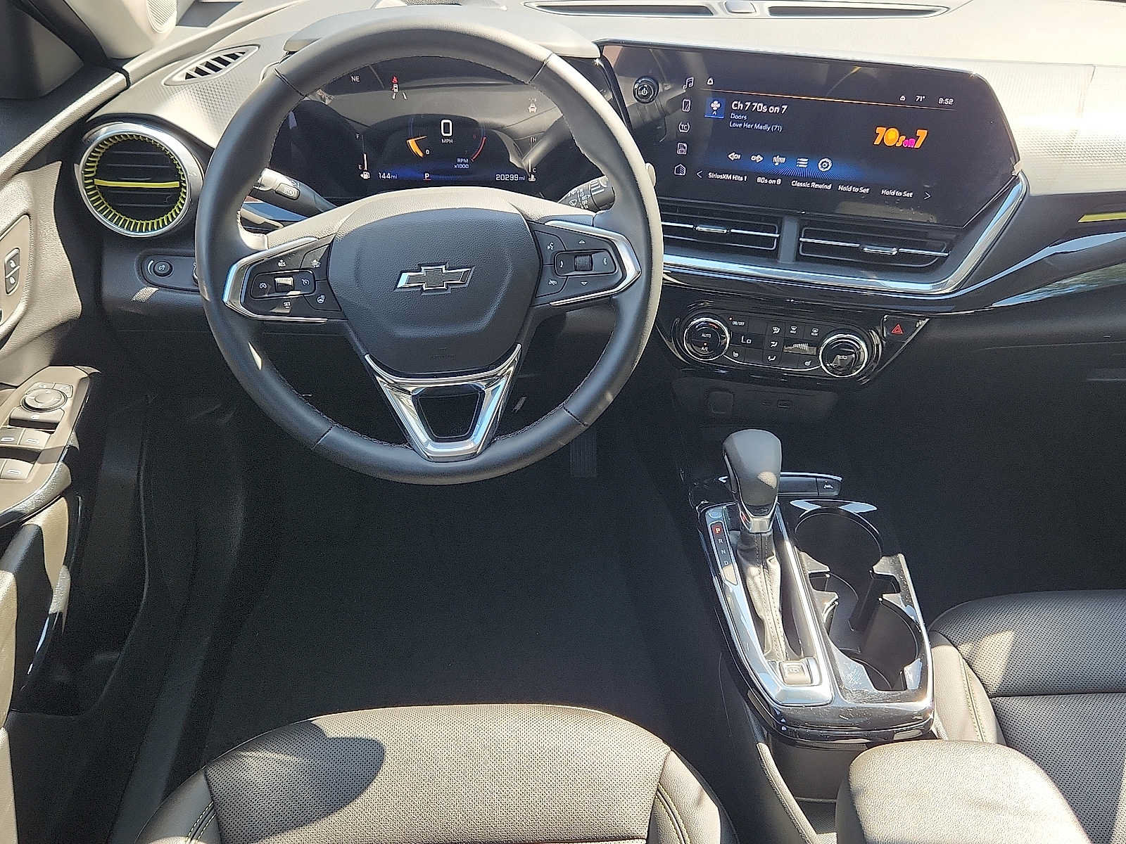 Used 2025 Chevrolet Trax ACTIV w/ Sunroof Package FWD image 11
