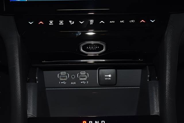New 2026 Jeep Grand Cherokee Limited w/ Limited Altitude Package AWD/4WD image 17
