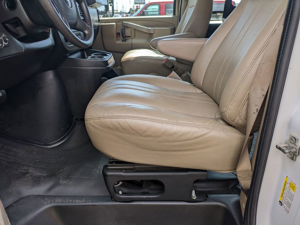 Used 2020 Chevrolet Express 3500 Extended w/ Driver Convenience Package image 13