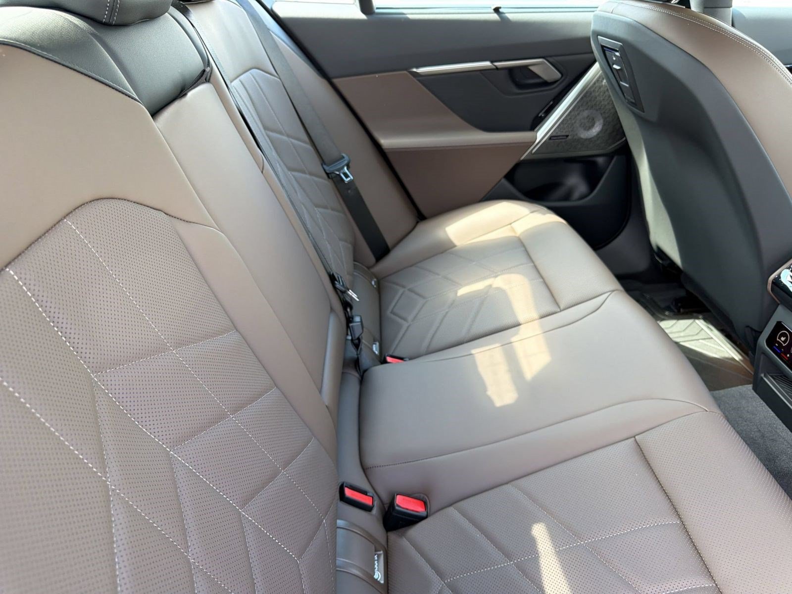 New 2027 BMW 550e xDrive w/ Executive Package AWD/4WD image 31